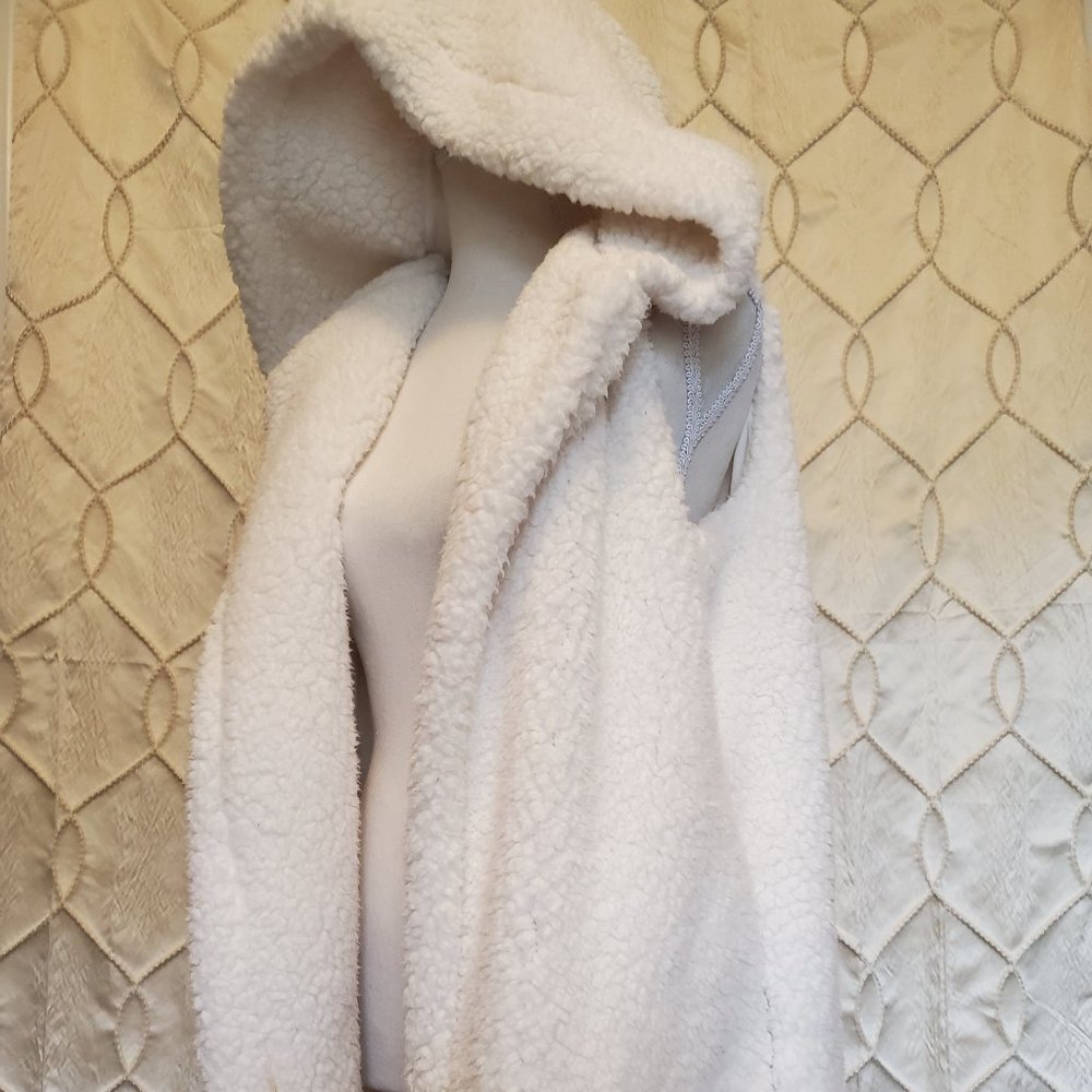 Sherpa Fleece Thigh Length White Vest with Hood